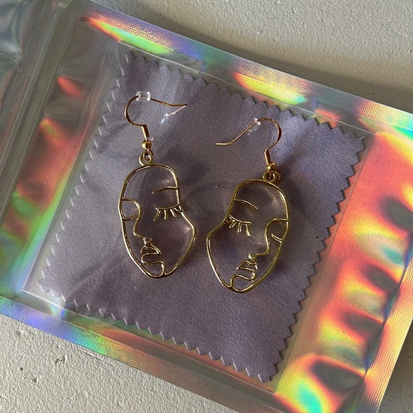 Woman facial earrings. Gold plated women’s face earrings. NWOT - Picture 3 of 3